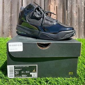 Jordan Max Aura 2 (GS) / Size 3.5Y